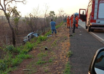 Tragédia na BR-364: Acidente entre ônibus e carro deixa dois mortos e vários feridos
