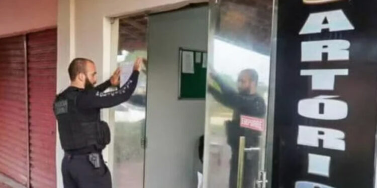 Polícia prende dono de cartório, substituto e escreventes por suspeitas de fraudes
