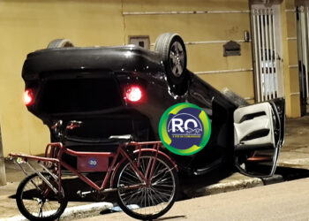 Falta de atenção motorista capota veículo – Vide