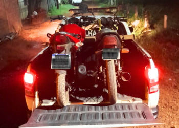 POLÍCIA MILITAR AGE RÁPIDO, RECUPERA MOTOCICLETAS COM RESTRIÇÃO DE ROUBO/FURTO E PRENDE AUTORES DOS CRIMES