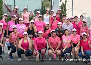 CrediSIS promove autocuidado e conscientização com a Caminhada do Outubro Rosa