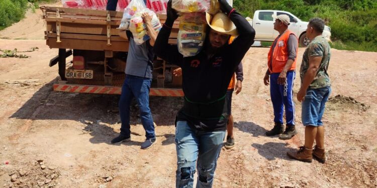 Dez comunidades do baixo Madeira recebem água e cestas básicas; cronograma segue até novembro