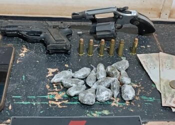 Guajará-Mirim – Em rápida ação a Polícia Militar prende dois homens em flagrante com drogas e armas