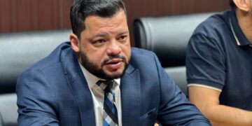Edevaldo Neves solicita explicações sobre alteração no atendimento da Unisp de Nova Mamoré