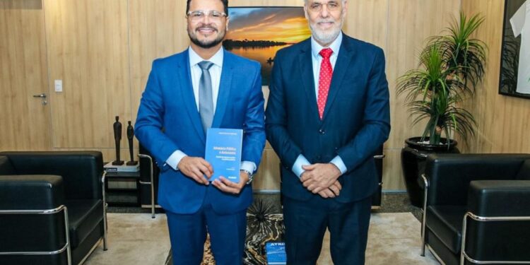 Deputado Marcelo Cruz enaltece segurança jurídica em encontro na Alero