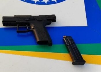 POLÍCIA MILITAR APREENDE ARMA DE FOGO E CONDUZ SUSPEITO EM COLORADO DO OESTE