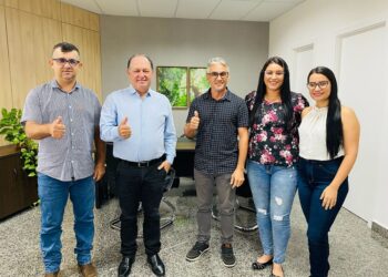 Pedro Fernandes recebe prefeito e vice-prefeito eleitos de Rio Crespo e reafirma compromisso com o Município