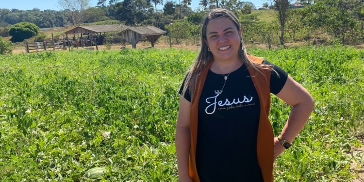 Cláudia de Jesus repassa recursos para Nova União fortalecer agricultura familiar