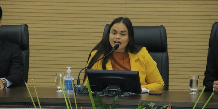 Cobrança de Dra. Taíssa garante inclusão da pavimentação da RO-420 em projeto de financiamento