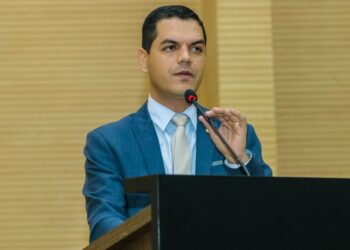 Cássio Gois cobra agilidade da Energisa para solucionar problemas de energia