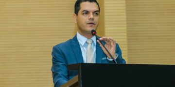 Cássio Gois cobra agilidade da Energisa para solucionar problemas de energia