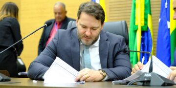 Deputado Alex Redano indica construção de banheiros no Espaço Alternativo em Porto Velho