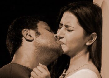 Beijo em esposa alheia termina em briga de bar e hospitalização