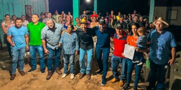Nim Barroso entrega implementos agrícolas à Associação dos Produtores