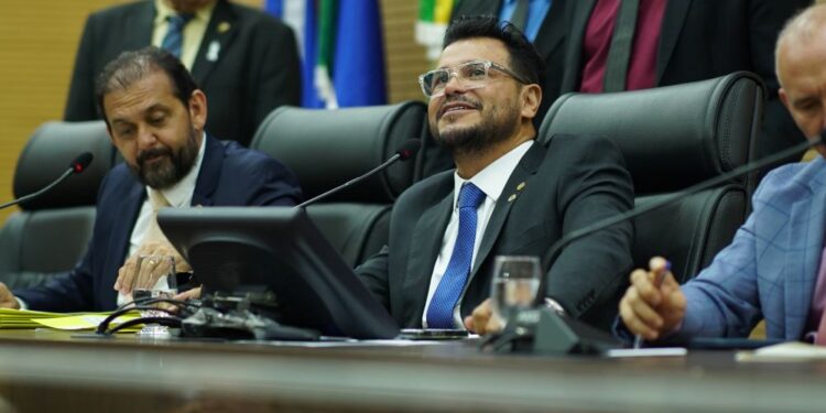 Aprovado auxílio extraordinário para servidores da Alero e da Defensoria Pública