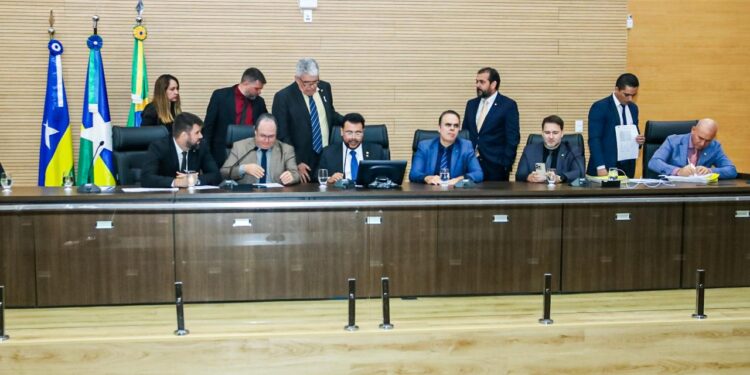 Deputados aprovam projetos que beneficiam servidores do Judiciário, Alero e Defensoria Pública
