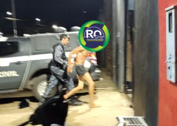 FORÇA TÁTICA: Suspeito é preso com droga na zona sul