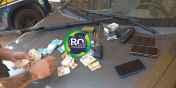 Homem é preso com arma e dinheiro