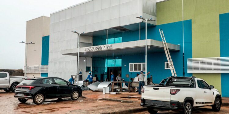 Reta final: obras no Hospital de Guajará-Mirim avançam e chegam aos 92%