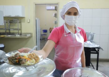 Reforço da merenda escolar em Porto Velho teve investimentos de R$ 12 milhões e cardápio atende mais de 43 mil alunos