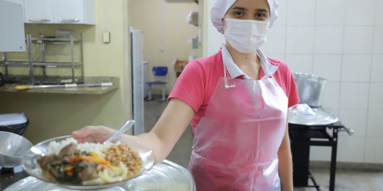 Reforço da merenda escolar em Porto Velho teve investimentos de R$ 12 milhões e cardápio atende mais de 43 mil alunos