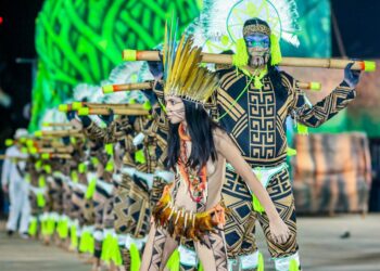 Duelo da Fronteira encanta público com enredos sobre cultura e lendas amazônicas
