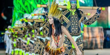 Duelo da Fronteira encanta público com enredos sobre cultura e lendas amazônicas