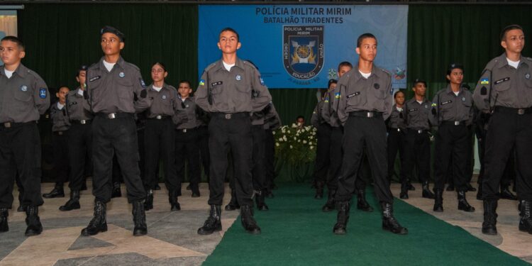Formatura da Polícia Militar Mirim de Ji-Paraná celebra conquistas e homenagens