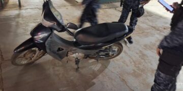 Polícia Militar recupera motocicleta após identificarem suspeitos através das câmeras de segurança