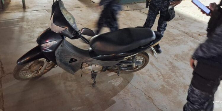 Polícia Militar recupera motocicleta após identificarem suspeitos através das câmeras de segurança