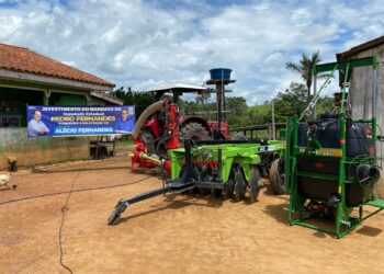 Pedro Fernandes entrega implementos agrícolas para fortalecer a produção rural em Cujubim