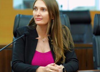 Lebrinha entrega colhedora de milho e fortalece agricultura familiar em Urupá