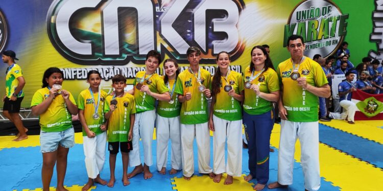 Atletas de Espigão se destacam no Brasileiro de Karatê