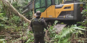 Polícia Ambiental Identifica Desmatamento Ilegal e Apreende Escavadeira em Cacaulândia!