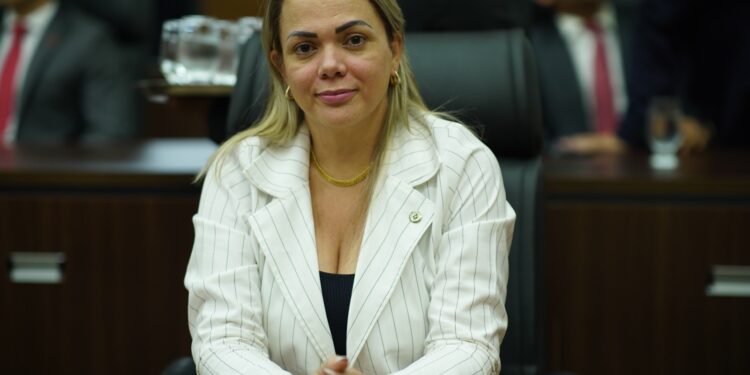Aprovao PL que institue Calendário da Mulher proposto pela deputada Cláudia de Jesus