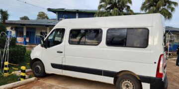 Saúde: Delegado Lucas entrega van de R$ 285 mil para o transporte de pacientes