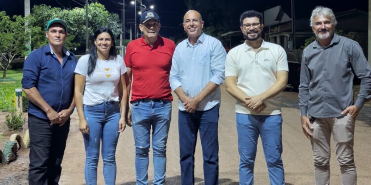 Iluminação pública de Bom Sucesso marca encerramento do ano legislativo do deputado Ismael Crispin