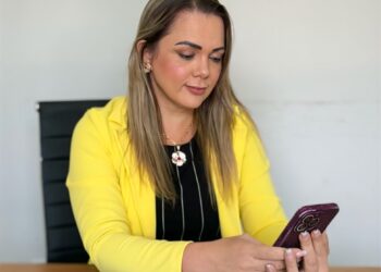 Mulheres vítimas de violência podem ter isenção de taxas em concurso, defende deputada Cláudia de Jesus
