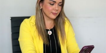 Mulheres vítimas de violência podem ter isenção de taxas em concurso, defende deputada Cláudia de Jesus