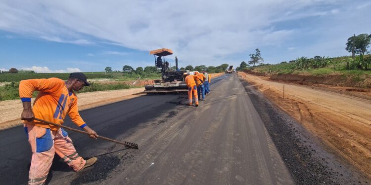 Deputado Jean Oliveira reforça pedido por limpeza, microrrevestimento asfáltico e sinalização horizontal da P- 50 em Alta Floresta
