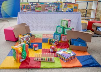 Prefeitura de Porto Velho beneficiou alunos da rede municipal com entrega de kits escolares e uniformes