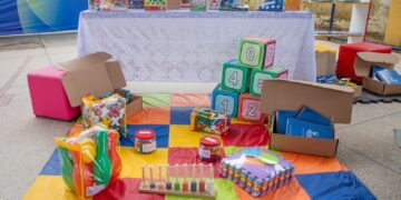 Prefeitura de Porto Velho beneficiou alunos da rede municipal com entrega de kits escolares e uniformes
