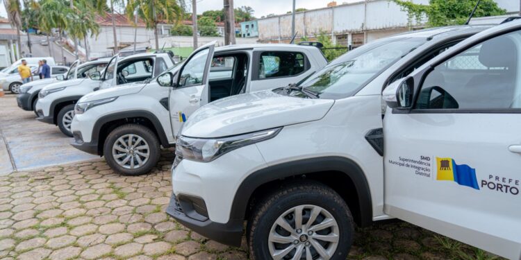 Prefeito Hildon Chaves entrega oito veículos para distritos e reafirma compromisso com a população