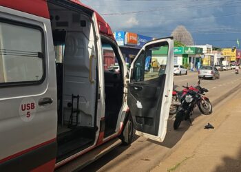 Três veículos colidem em via pública