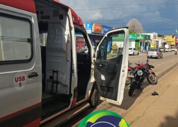 Três veículos colidem em via pública