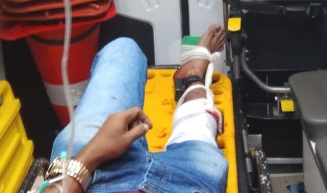 Homem foi socorrido as pressas após leva tiros