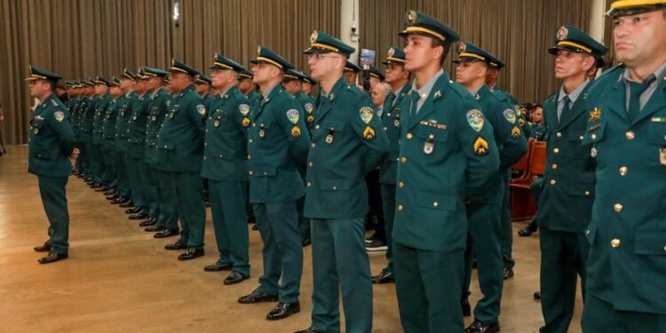 Governo de RO forma novos sargentos e promove oficiais e praças da Polícia Militar