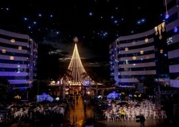 Céu estrelado, túnel iluminado, árvore de 25 metros: famílias se reúnem para celebrar Natal de Luz do governo de RO