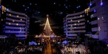 Céu estrelado, túnel iluminado, árvore de 25 metros: famílias se reúnem para celebrar Natal de Luz do governo de RO