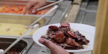 Prato Fácil do governo de RO inicia atendimento em Jaru e Rolim de Moura com oferta de refeições nutritivas à população vulnerável